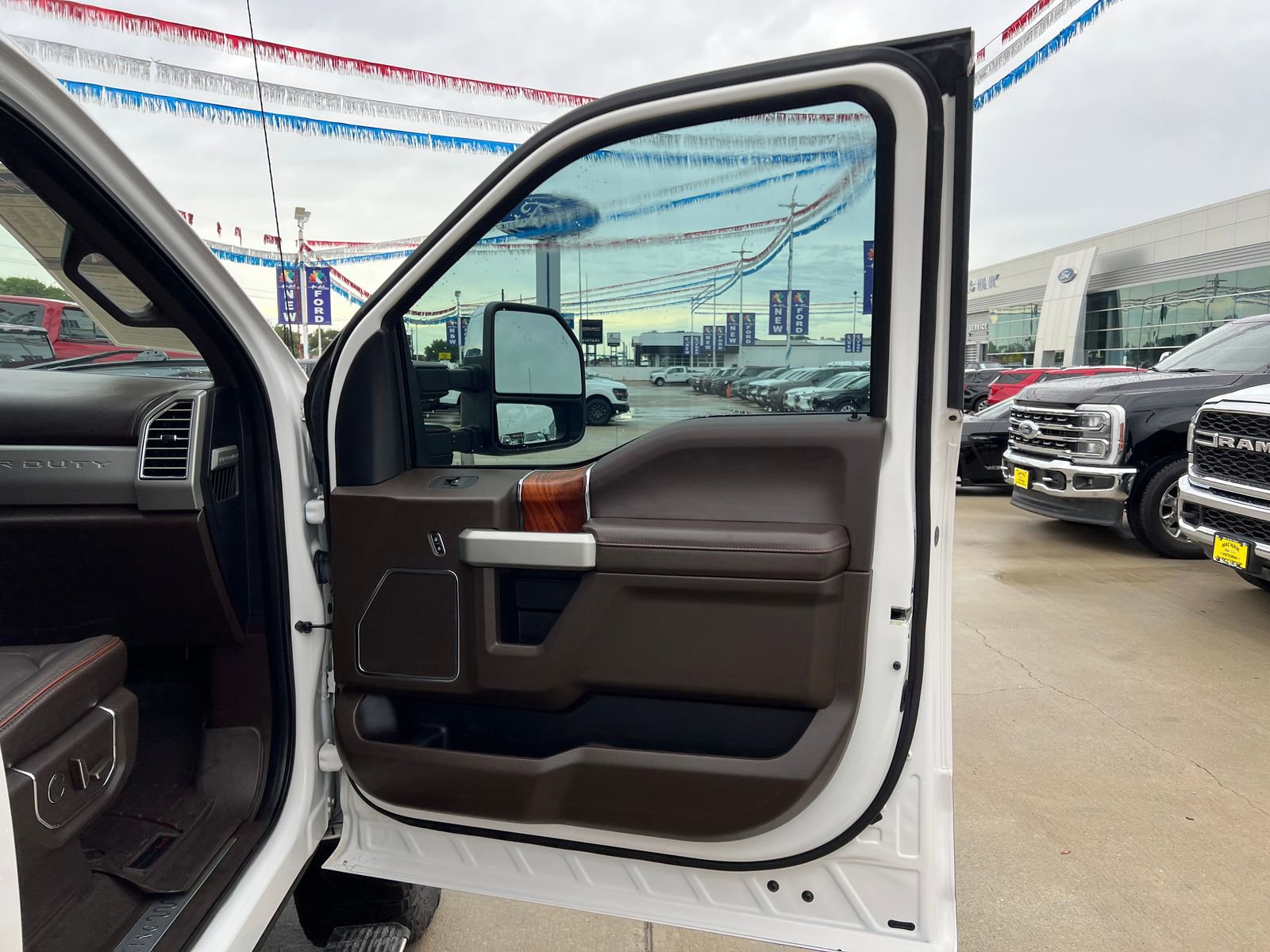 Used 2017 Ford F250 King Ranch w/ King Ranch Ultimate Package AWD/4WD image 17