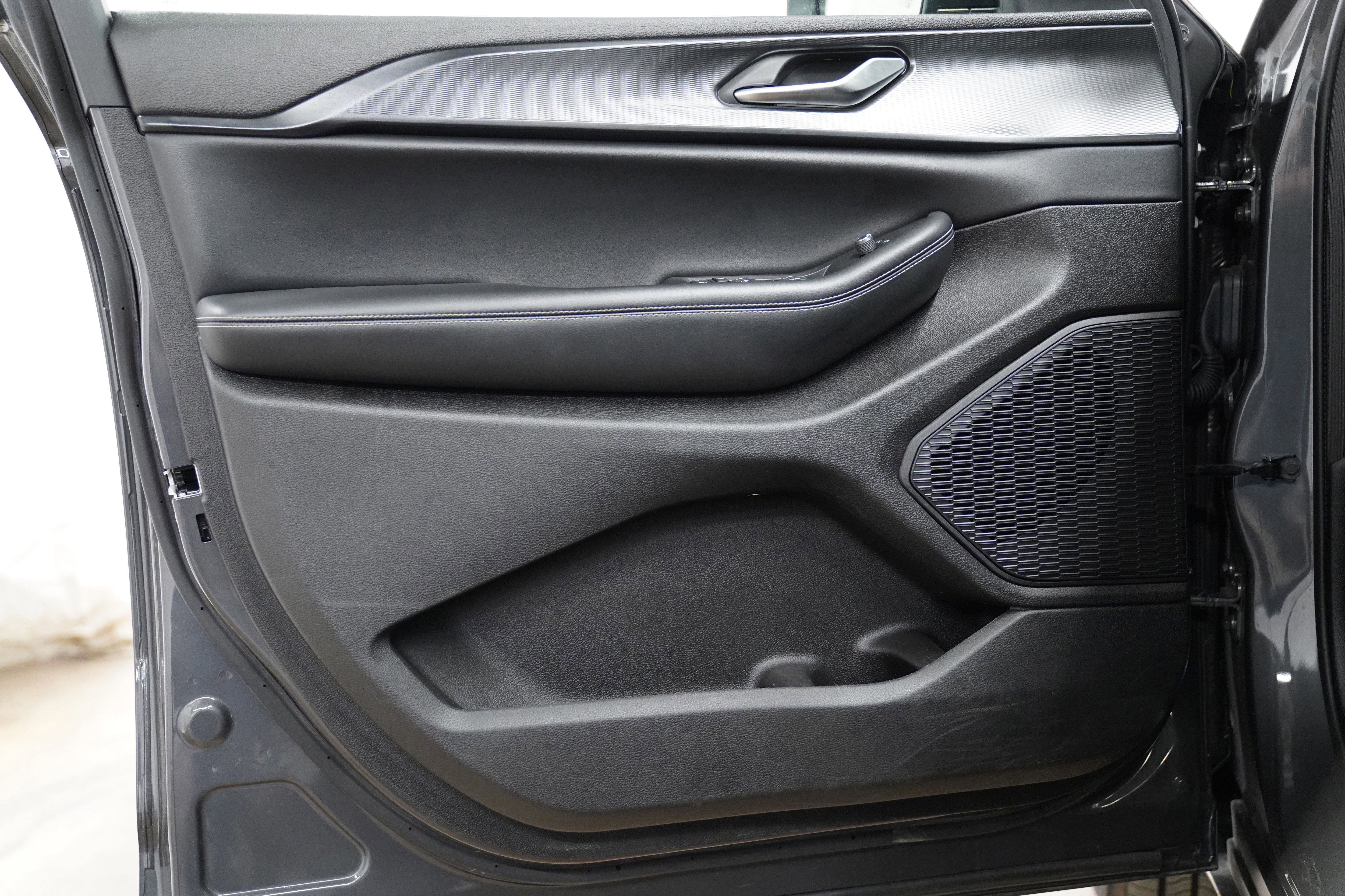 Used 2023 Jeep Grand Cherokee Laredo X image 17