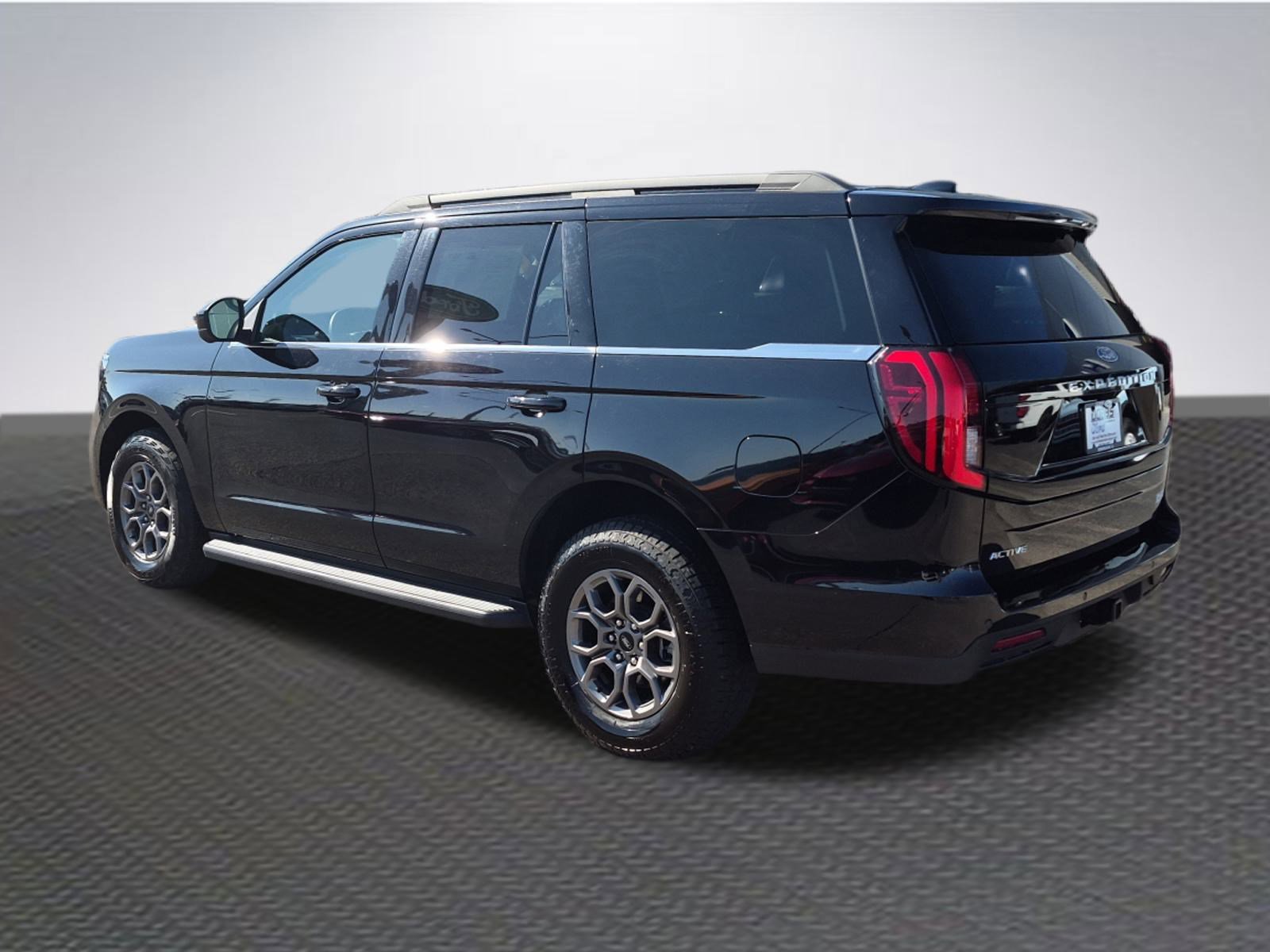 Certified 2025 Ford Expedition Active AWD/4WD image 5