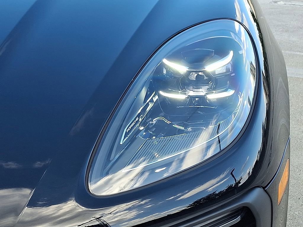 Certified 2025 Porsche Macan image 13