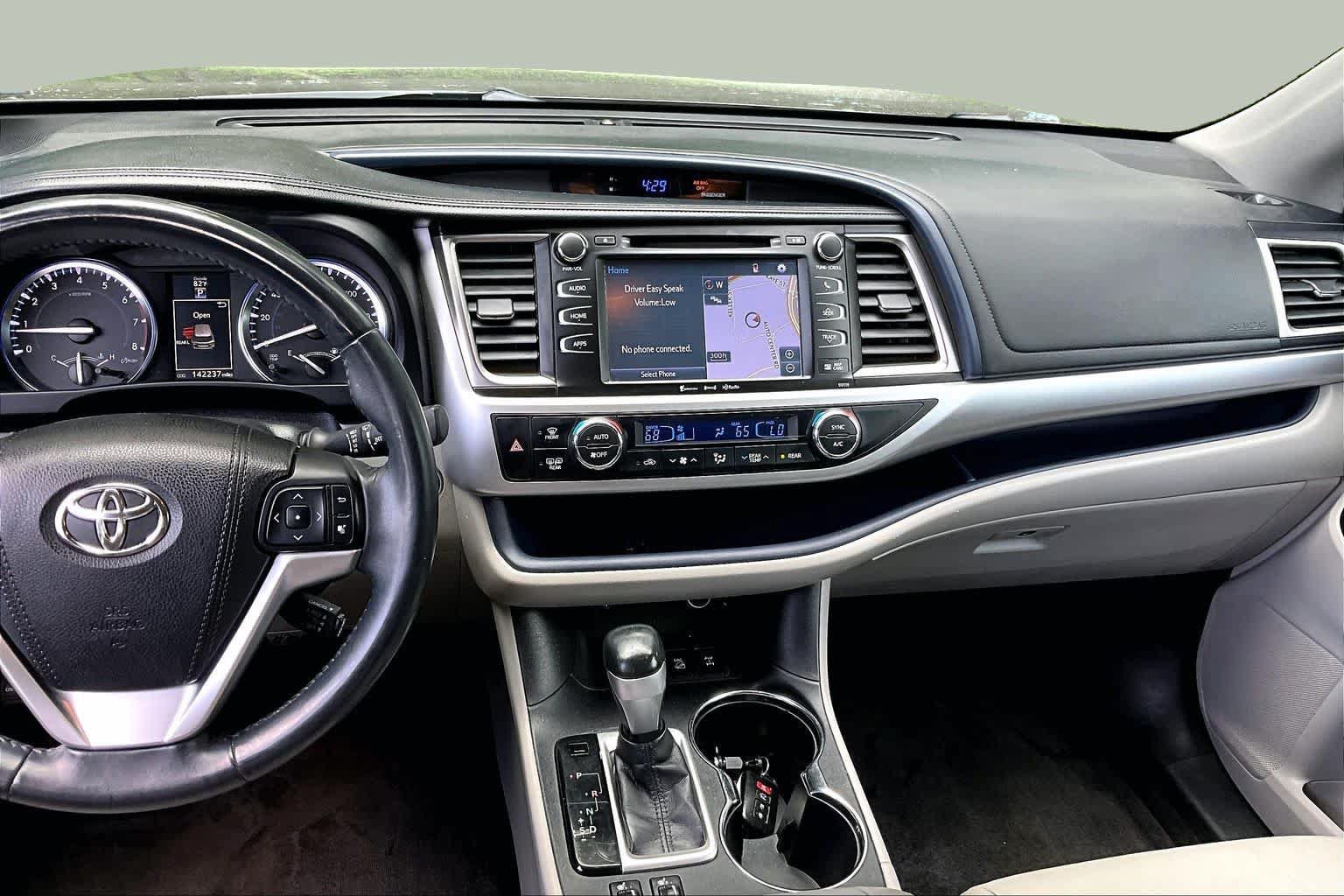Used 2016 Toyota Highlander XLE AWD/4WD image 7