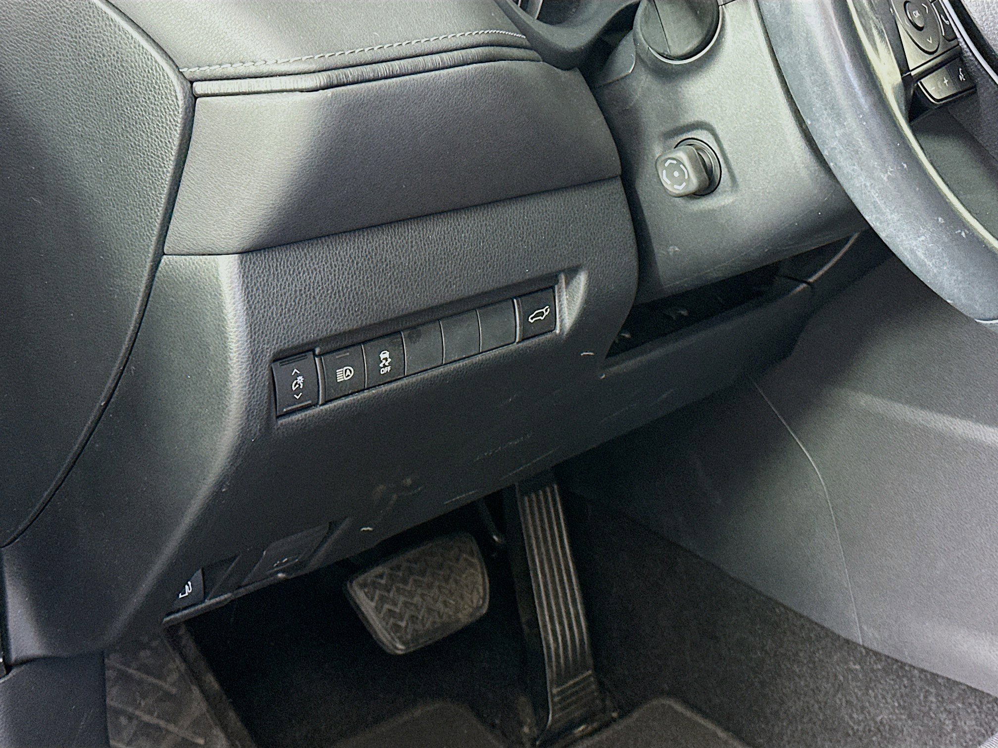 Used 2021 Toyota Venza LE w/ Carpet Mat Package (TMS) AWD/4WD image 17