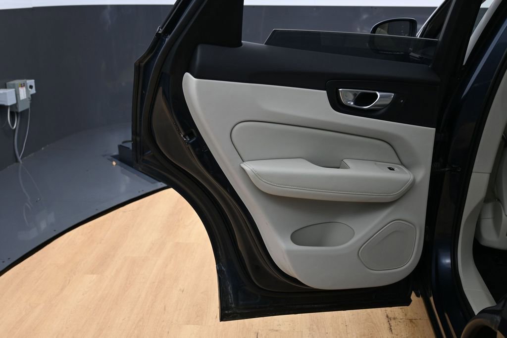 Used 2023 Volvo XC60 B5 Plus w/ Protection Package Premier image 38