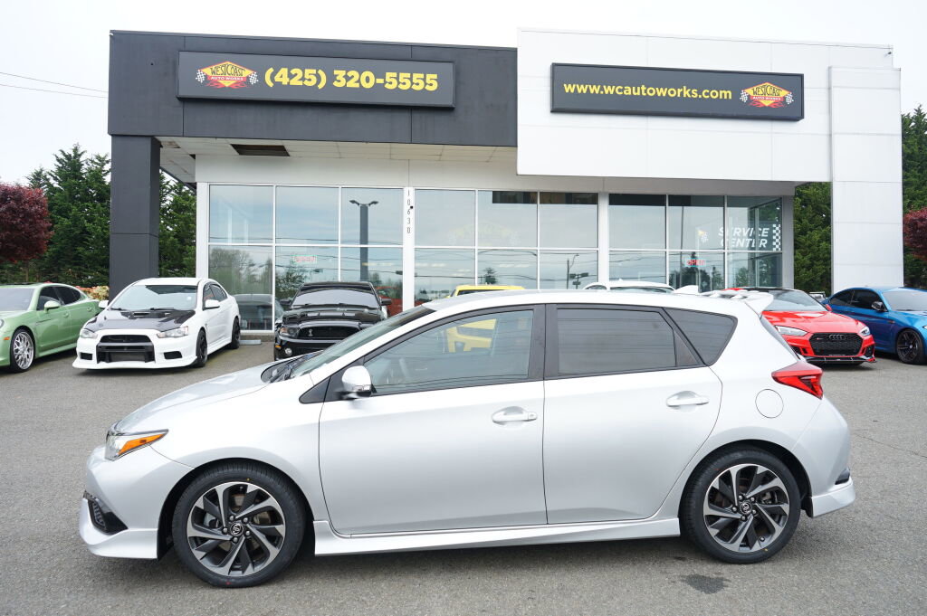 Used 2017 Toyota Corolla iM image 2