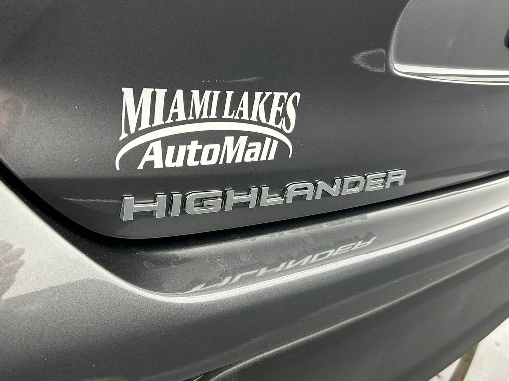 Used 2023 Toyota Highlander LE image 39