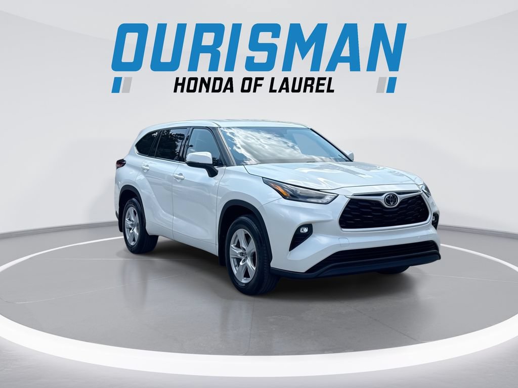 Used 2021 Toyota Highlander LE AWD/4WD image 2