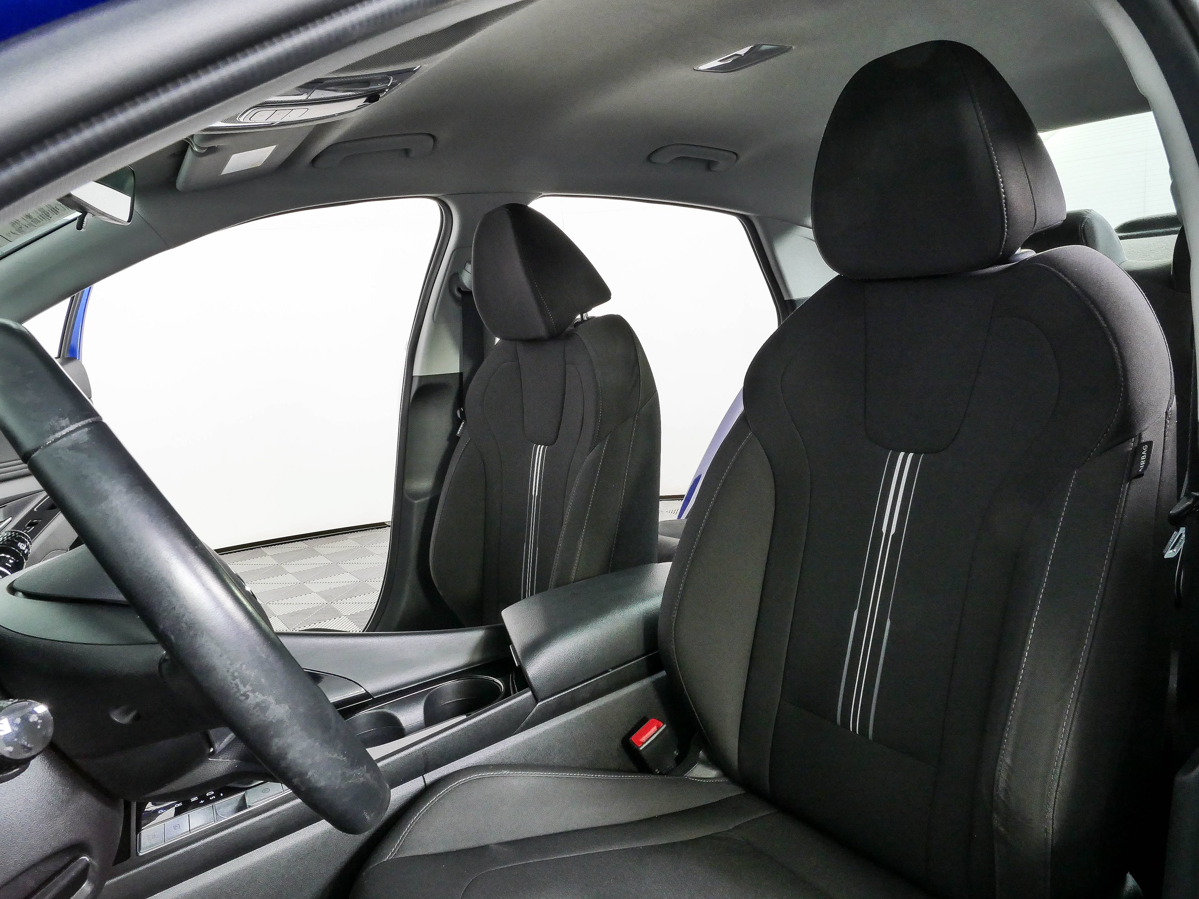 Used 2021 Hyundai Elantra SEL w/ Convenience Package FWD image 5