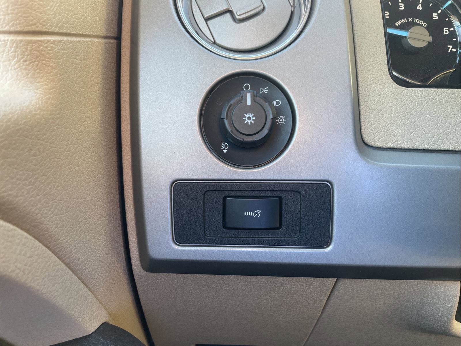 Used 2012 Ford F150 Lariat w/ Lariat Chrome Pkg image 16