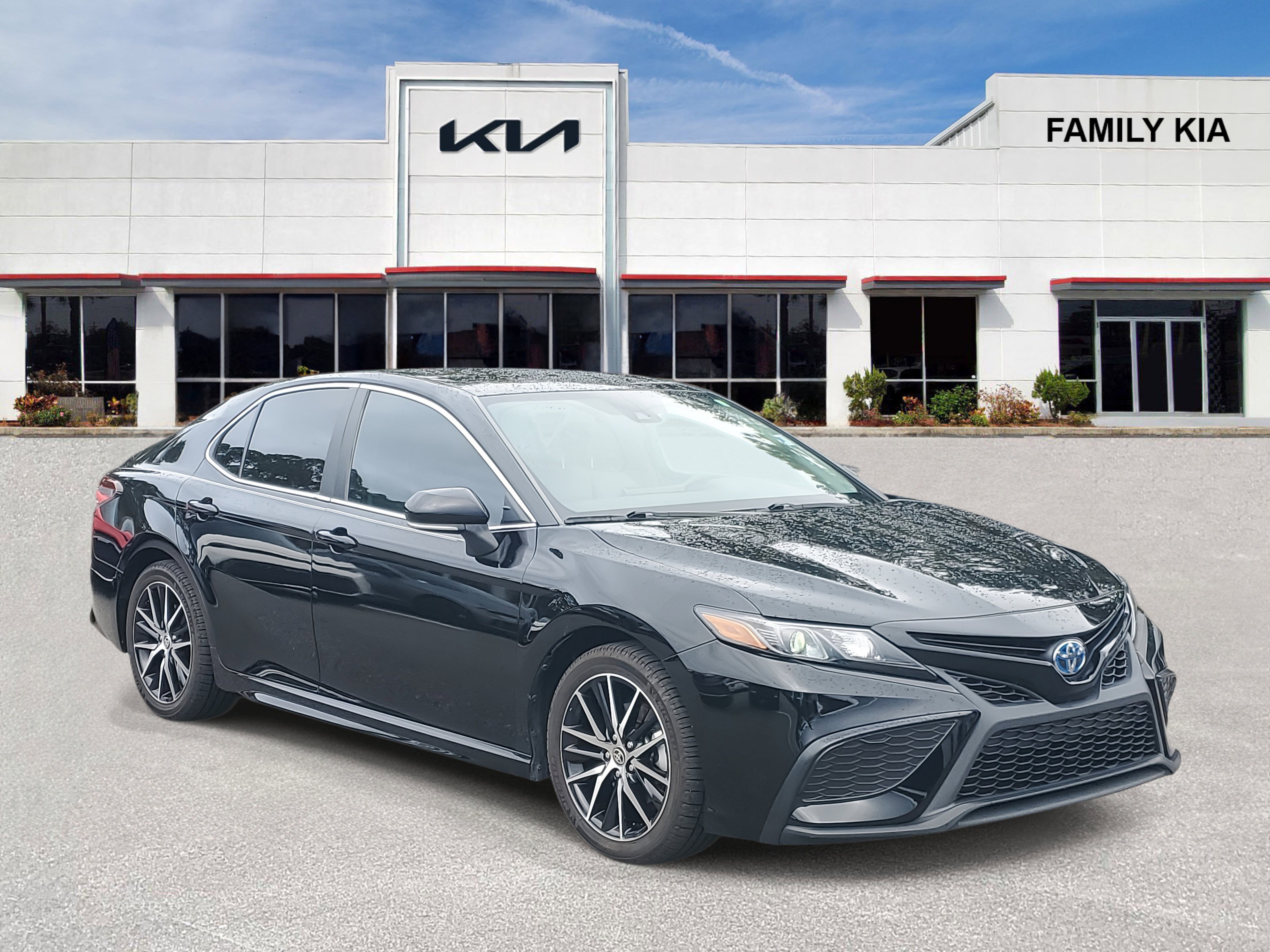 Used 2024 Toyota Camry SE