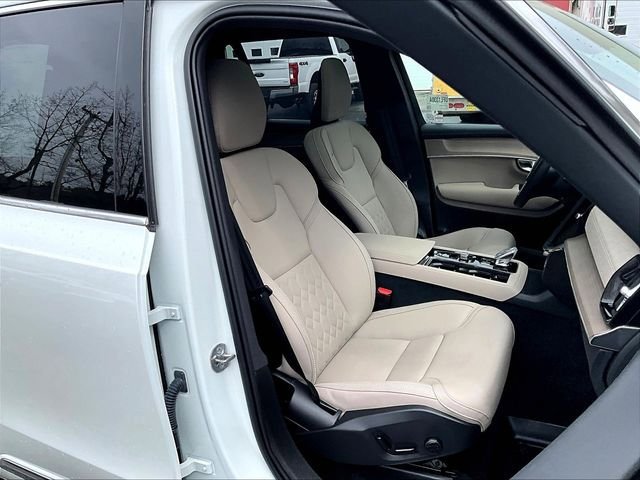 Used 2025 Volvo XC90 B6 Plus image 7