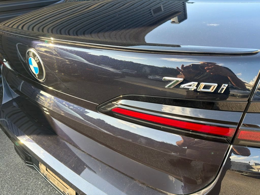 Used 2025 BMW 740i xDrive w/ Executive Package AWD/4WD image 11