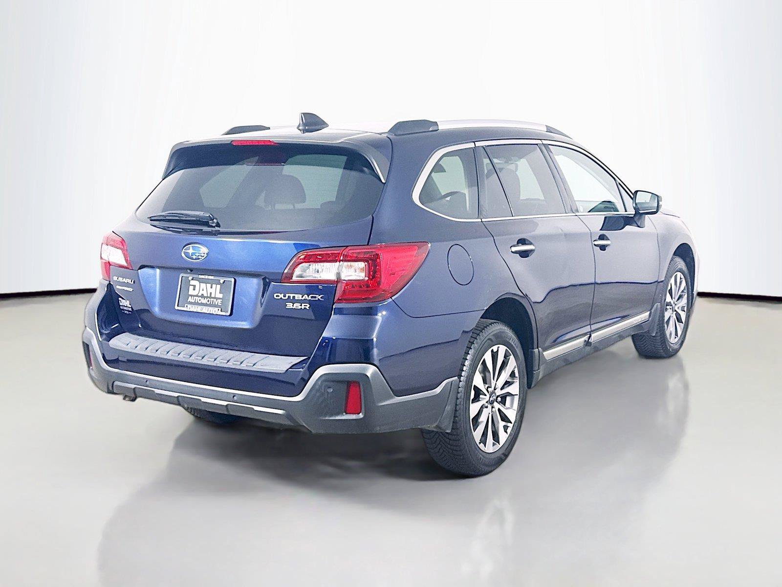 Used 2018 Subaru Outback 3.6R Touring AWD/4WD image 13