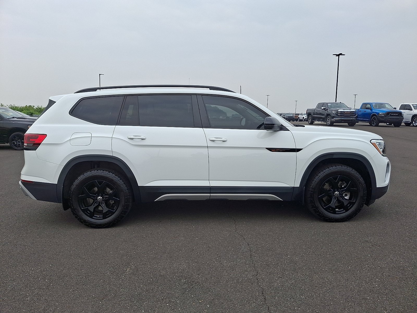 Used 2024 Volkswagen Atlas Peak Edition SE AWD/4WD image 7
