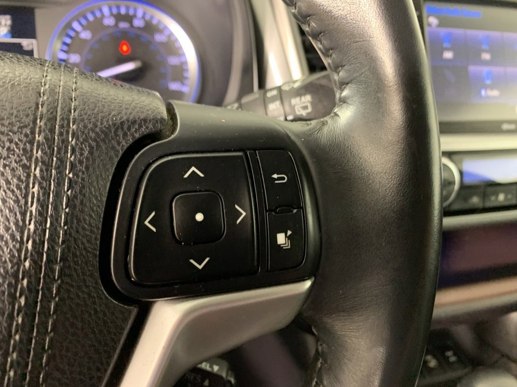 Used 2015 Toyota Highlander Limited image 25