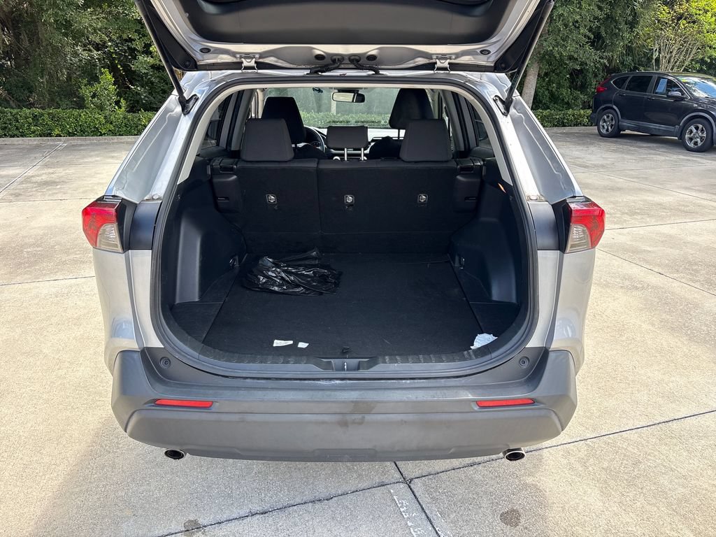 Used 2020 Toyota RAV4 LE FWD image 29