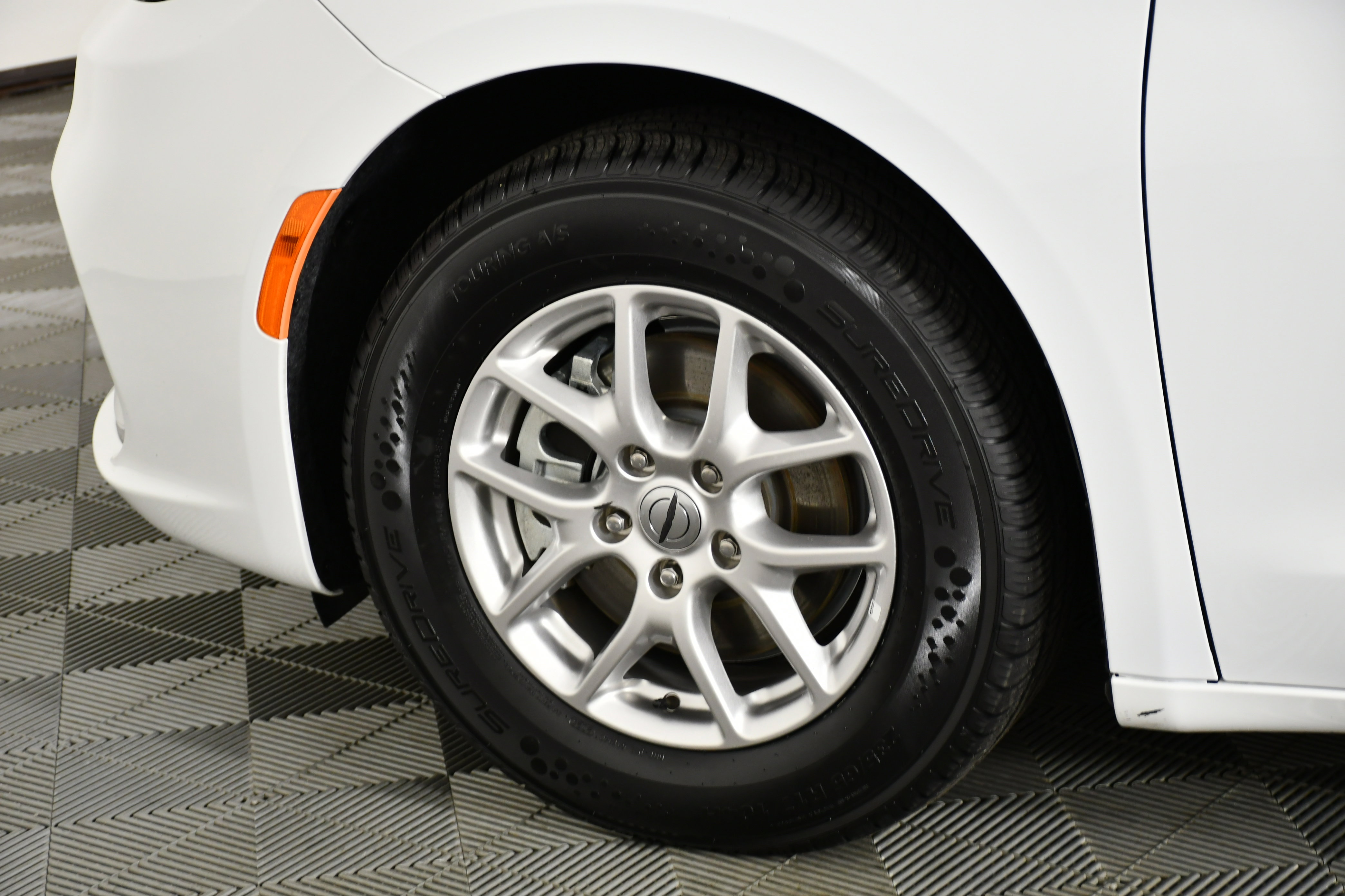 Used 2024 Chrysler Pacifica Touring-L image 49