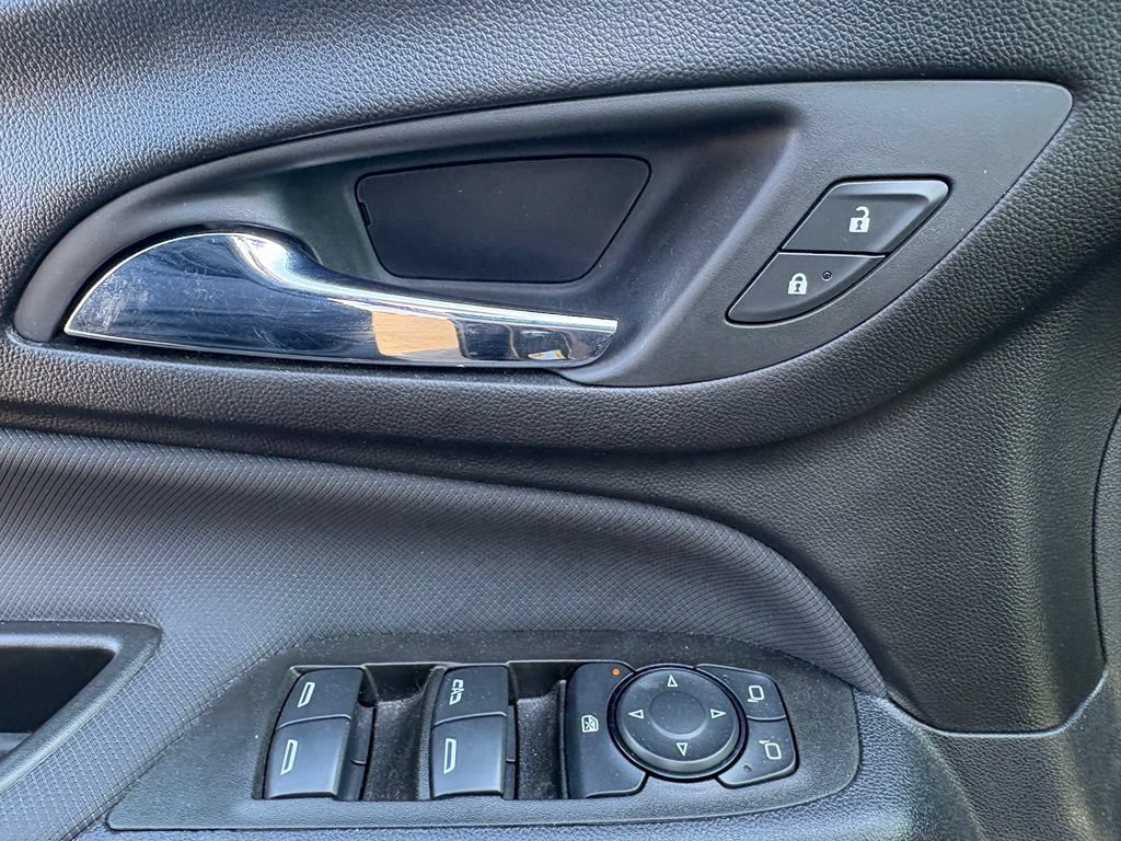 Used 2023 Chevrolet Equinox RS w/ RS Leather Package AWD/4WD image 15