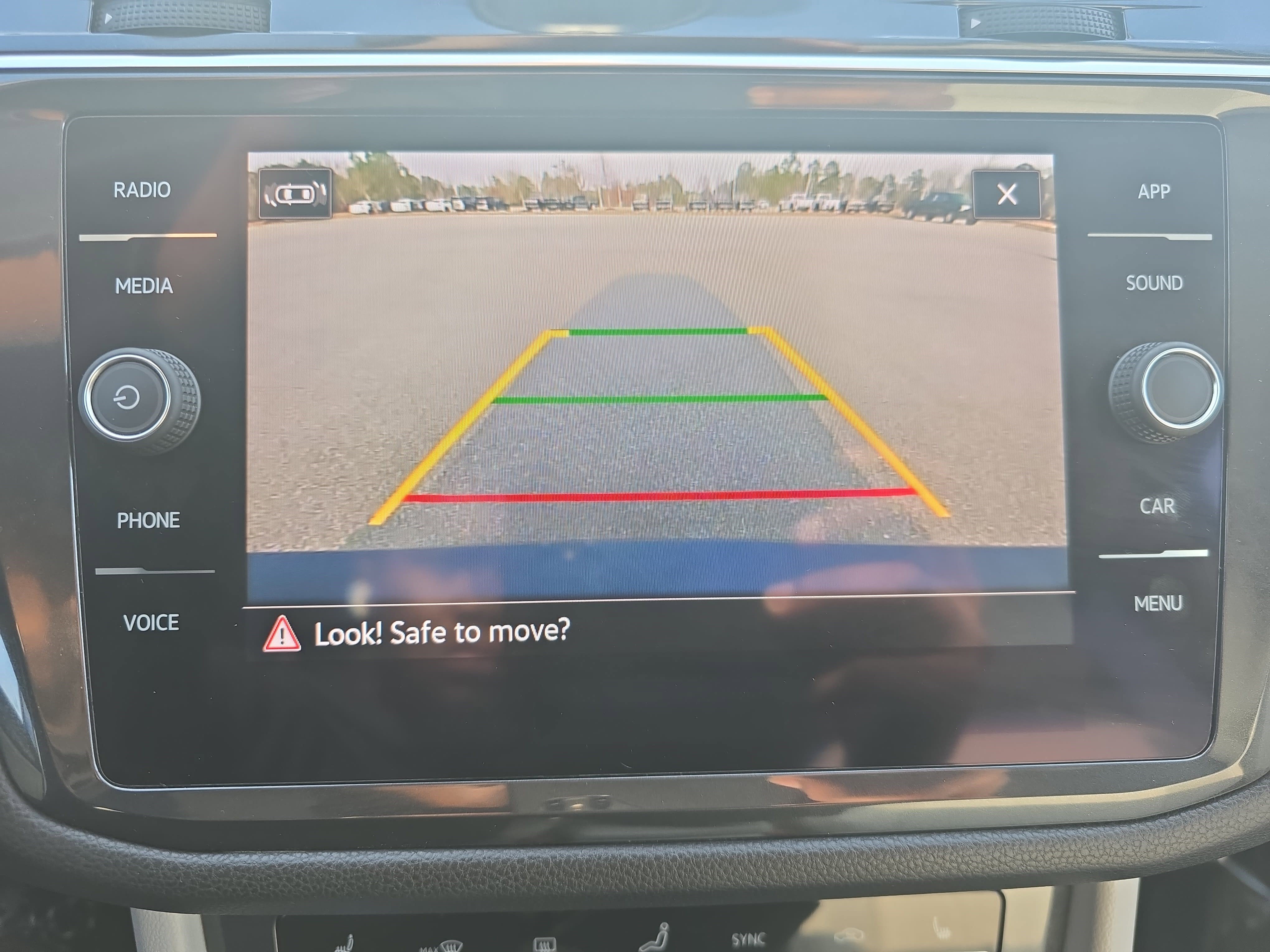 Used 2022 Volkswagen Tiguan SE image 22