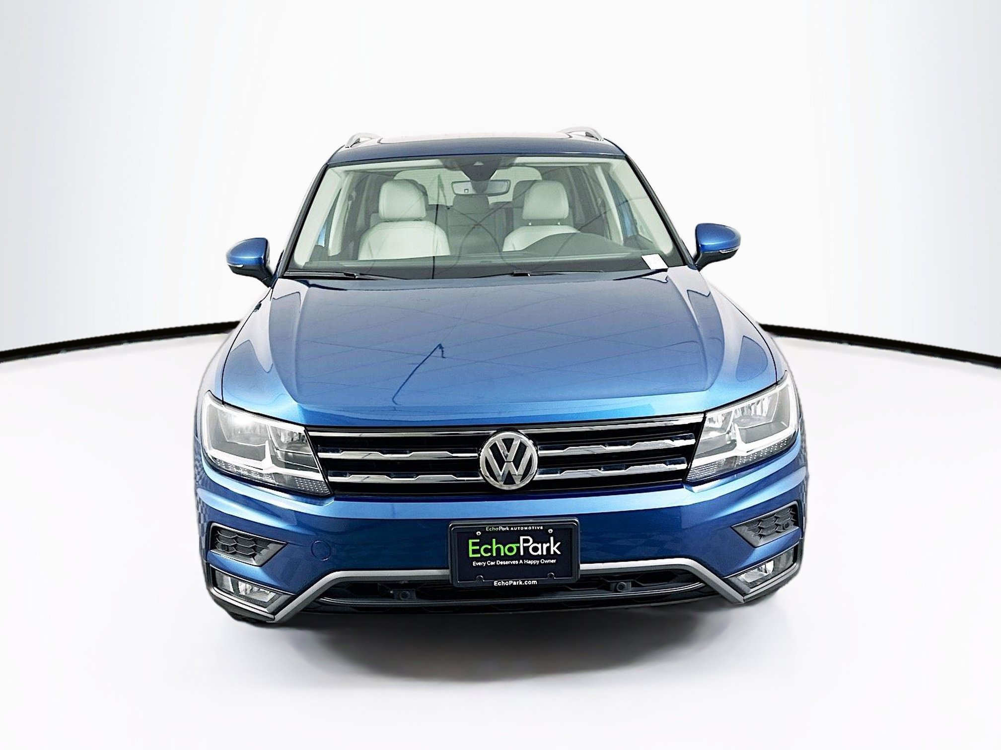 Used 2020 Volkswagen Tiguan SEL FWD image 2