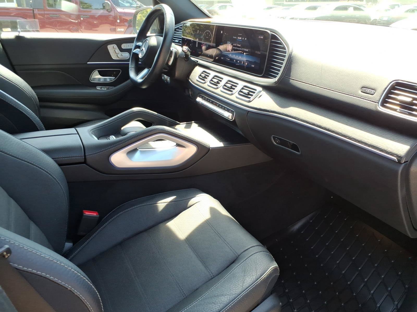 Used 2025 Mercedes-Benz GLS 580 4MATIC image 26
