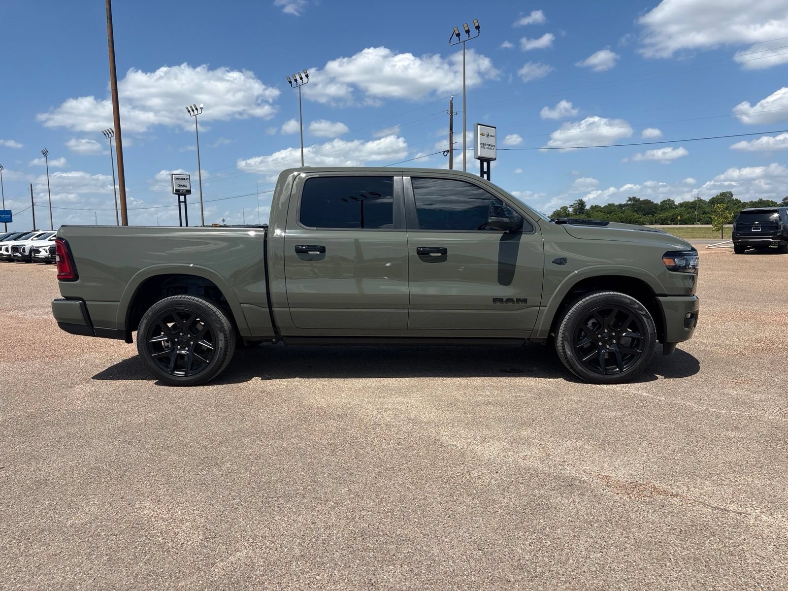 Used 2026 RAM 1500 Laramie w/ Night Edition AWD/4WD image 7
