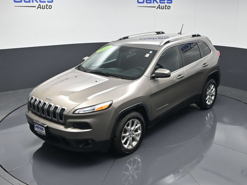 Used 2017 Jeep Cherokee Latitude w/ Cold Weather Group FWD image 44