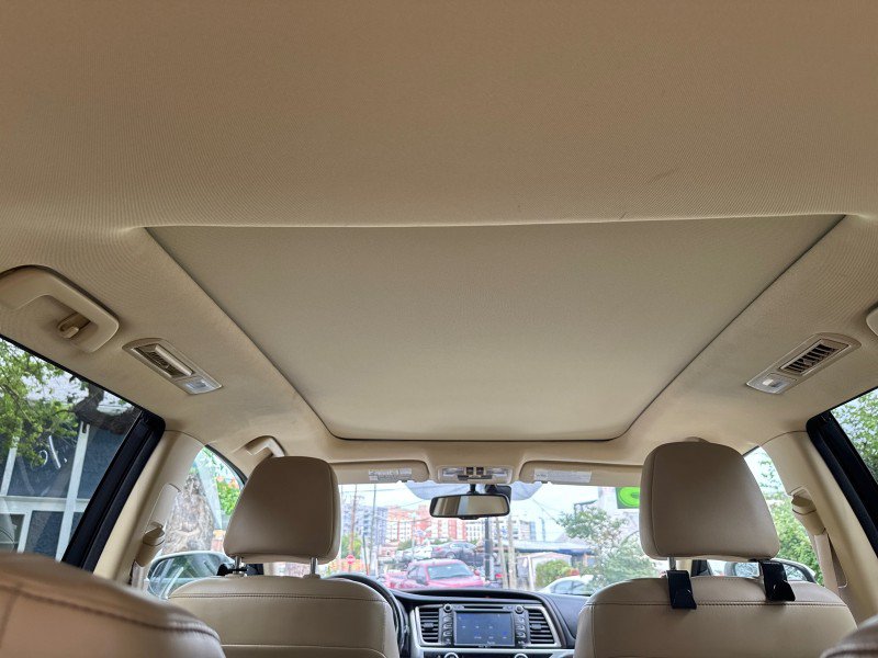 Used 2015 Toyota Highlander Limited Platinum AWD/4WD image 30