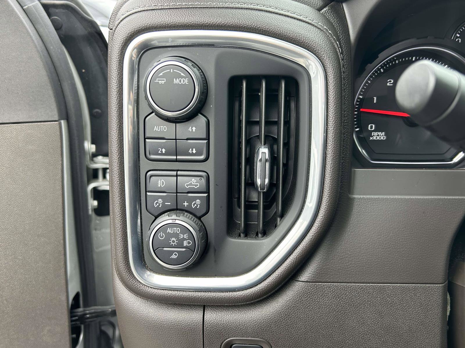 Used 2021 Chevrolet Silverado 3500 LTZ w/ LTZ Convenience Package image 19