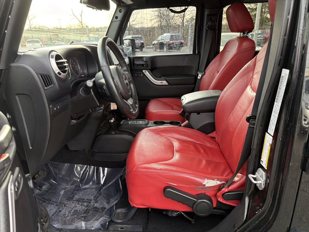 Used 2015 Jeep Wrangler Unlimited Rubicon w/ Dual Top Group AWD/4WD image 11