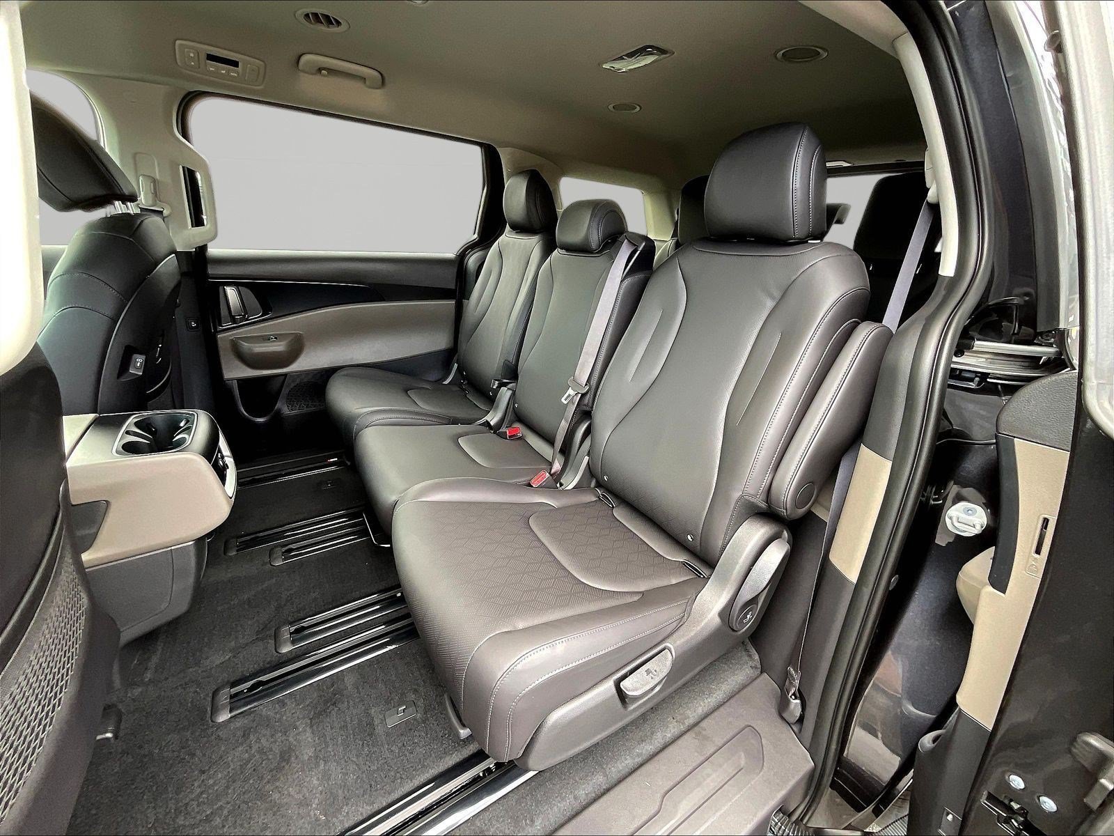 New 2027 Kia Carnival FWD image 18