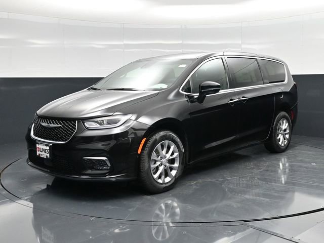 New 2026 Chrysler Pacifica Select image 3