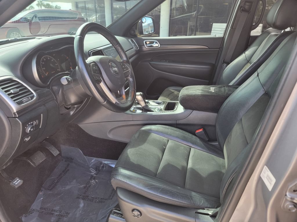 Used 2019 Jeep Grand Cherokee Laredo w/ Laredo X Package RWD image 11