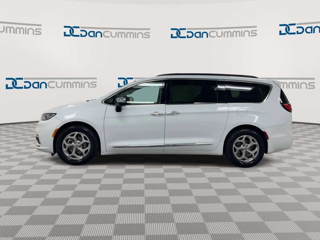 Used 2023 Chrysler Pacifica Limited FWD image 5