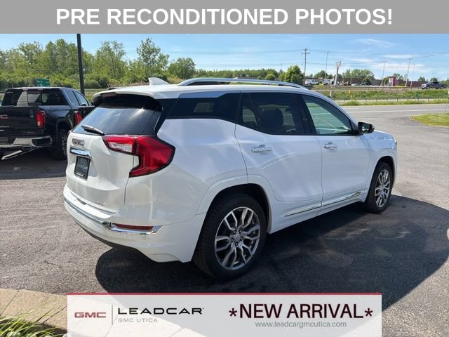Used 2023 GMC Terrain Denali w/ Denali Premium Package AWD/4WD image 5