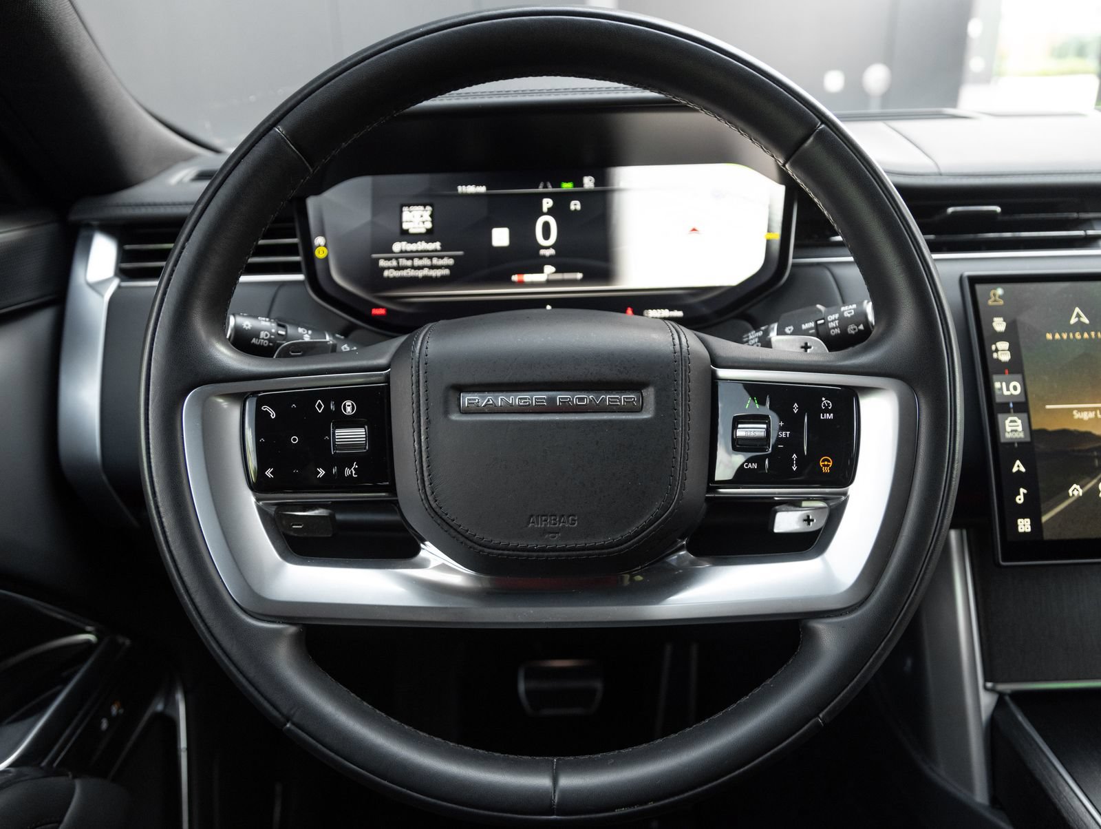 Used 2025 Land Rover Range Rover SE AWD/4WD image 13