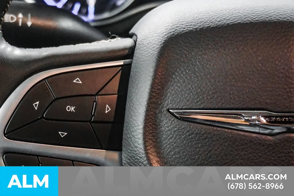 Used 2023 Chrysler Pacifica Touring-L FWD image 27