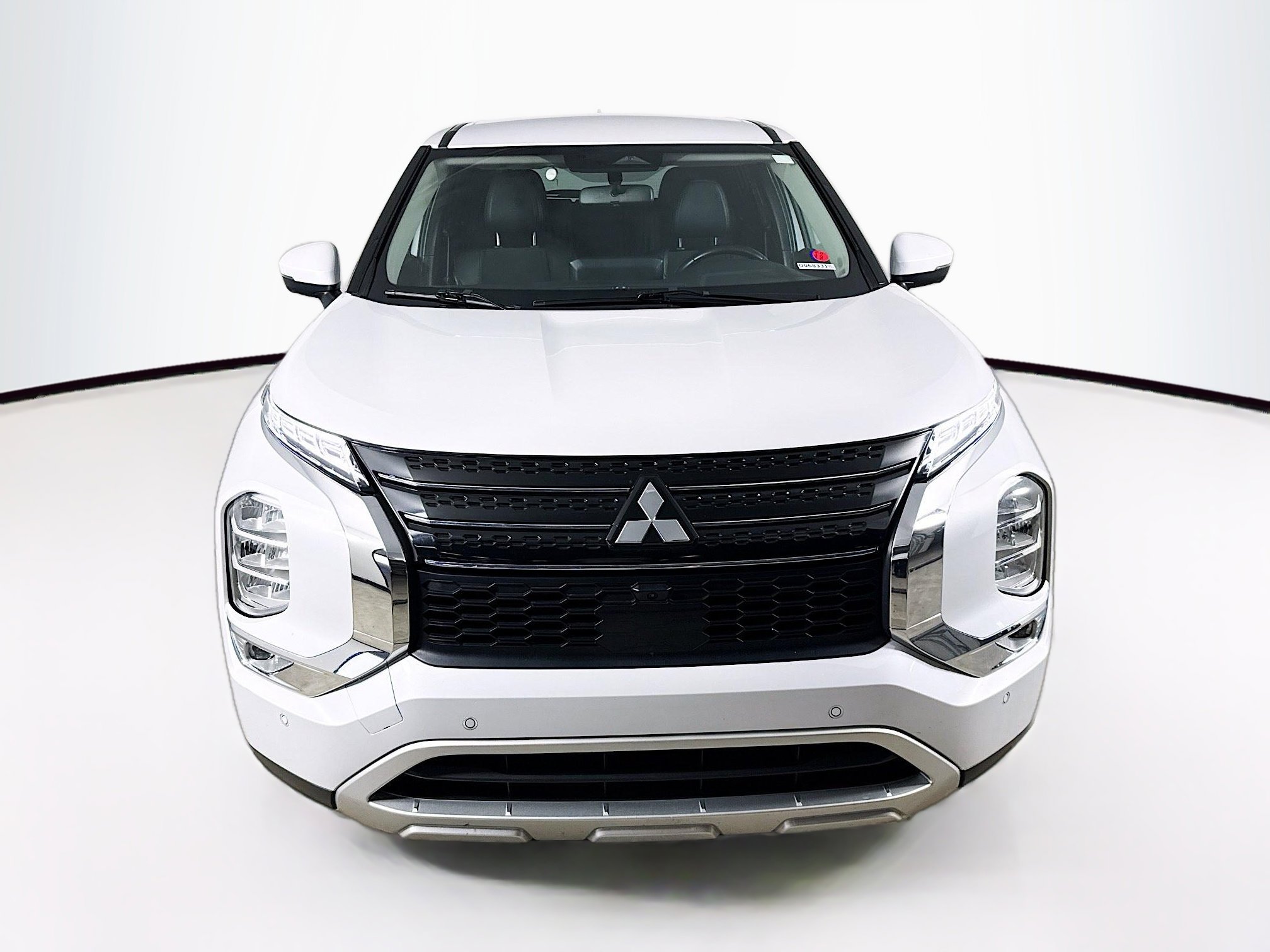 Used 2024 Mitsubishi Outlander SE Black Edition FWD image 3