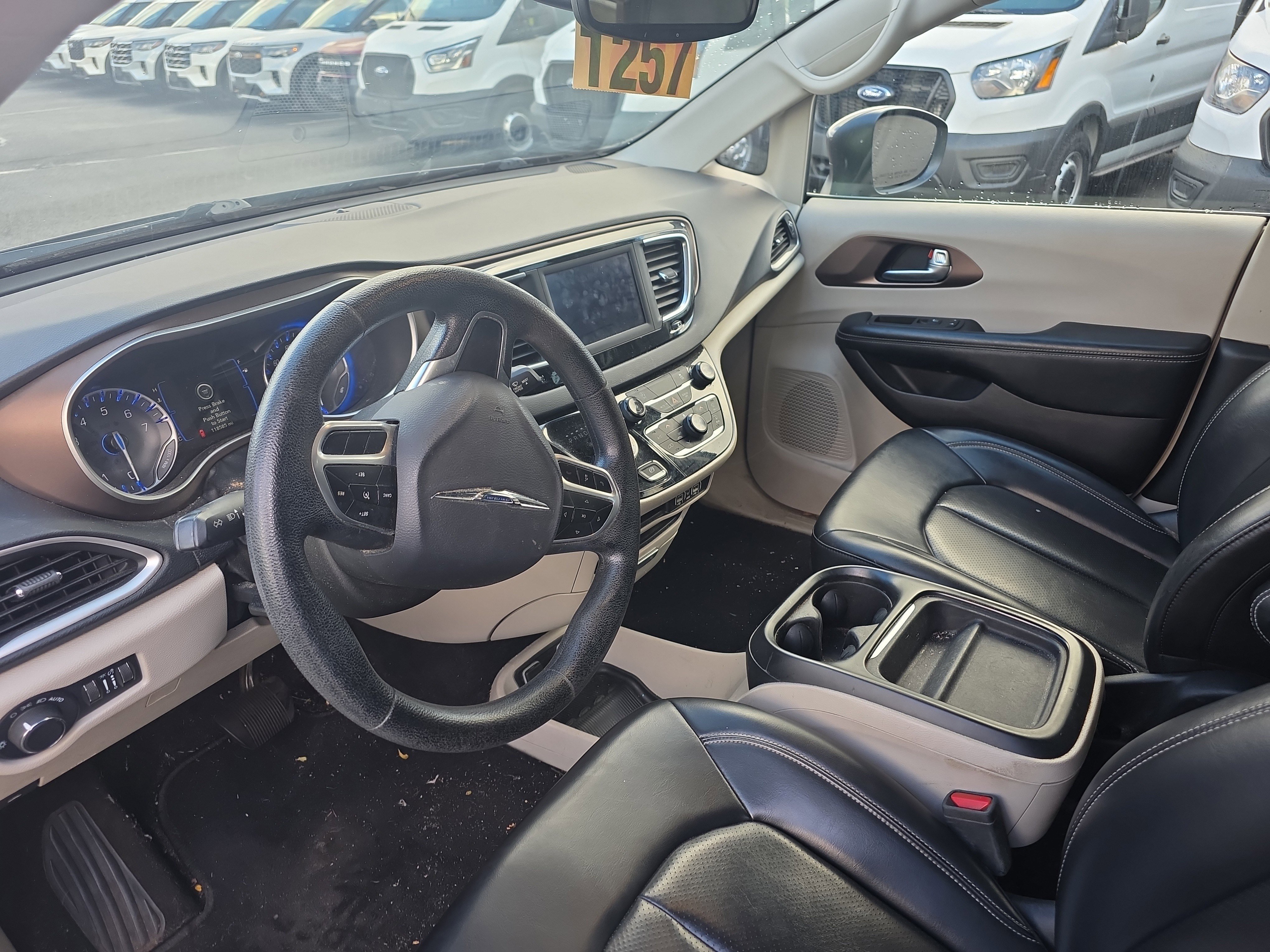 Used 2021 Chrysler Voyager Lxi image 27