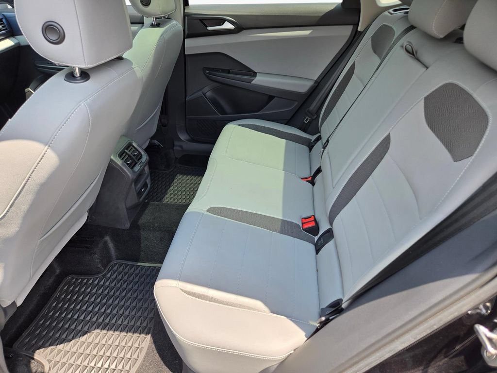 Used 2023 Volkswagen Taos SE w/ Panoramic Sunroof Package FWD image 16