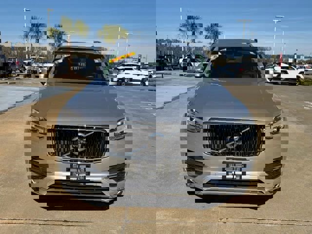 Used 2017 Volvo XC90 T6 Momentum w/ Vision Package image 6