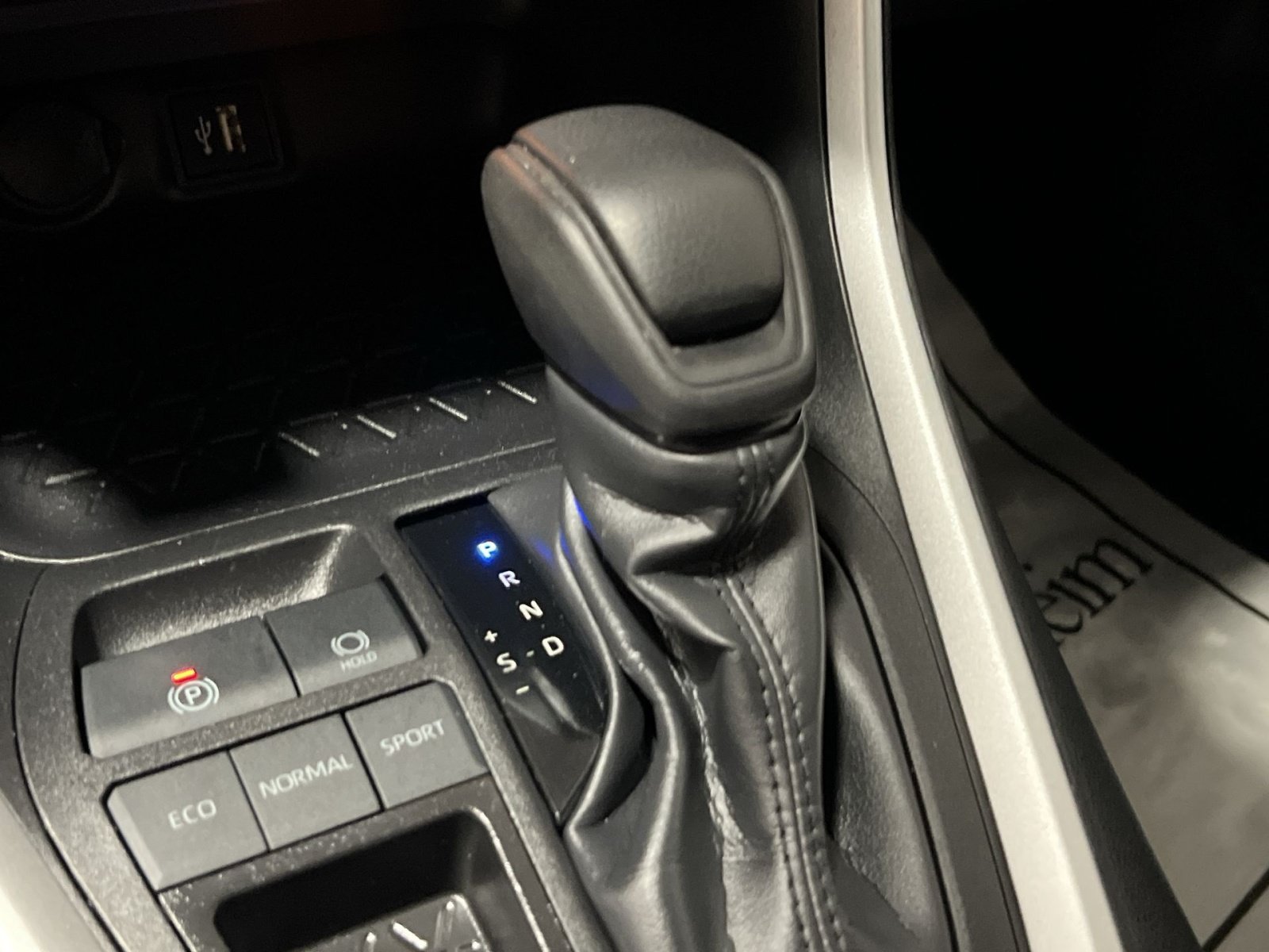 Used 2025 Toyota RAV4 LE FWD image 20