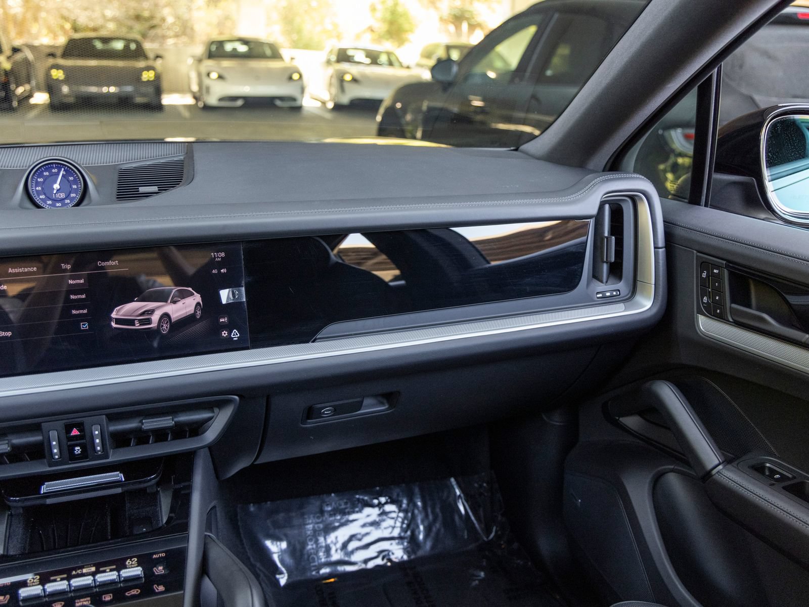Used 2024 Porsche Cayenne Coupe AWD/4WD image 46
