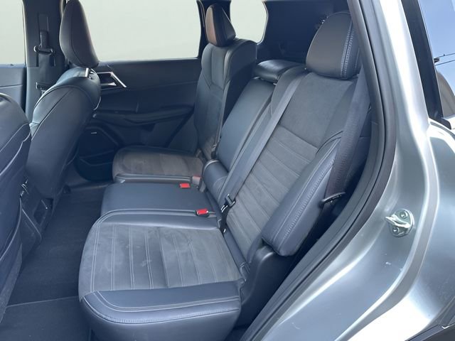 Used 2025 Mitsubishi Outlander SE image 29