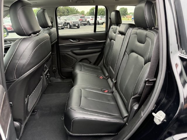 Used 2024 Jeep Grand Cherokee Limited AWD/4WD image 14