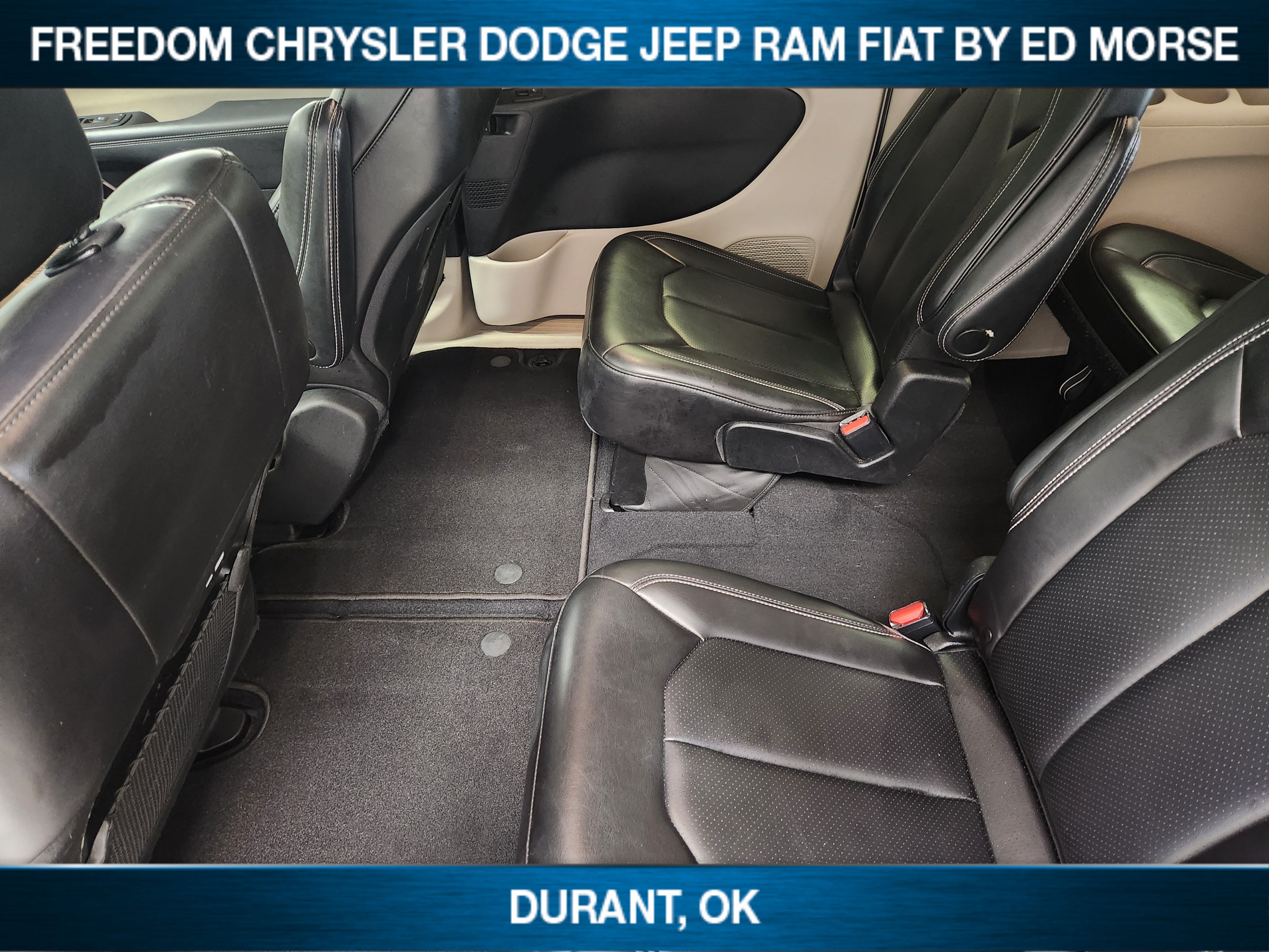 Used 2023 Chrysler Pacifica Touring-L FWD image 21