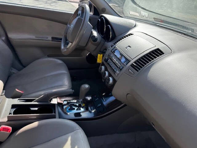 Used 2005 Nissan Altima 3.5 SE w/ (V01) Leather Pkg FWD image 25