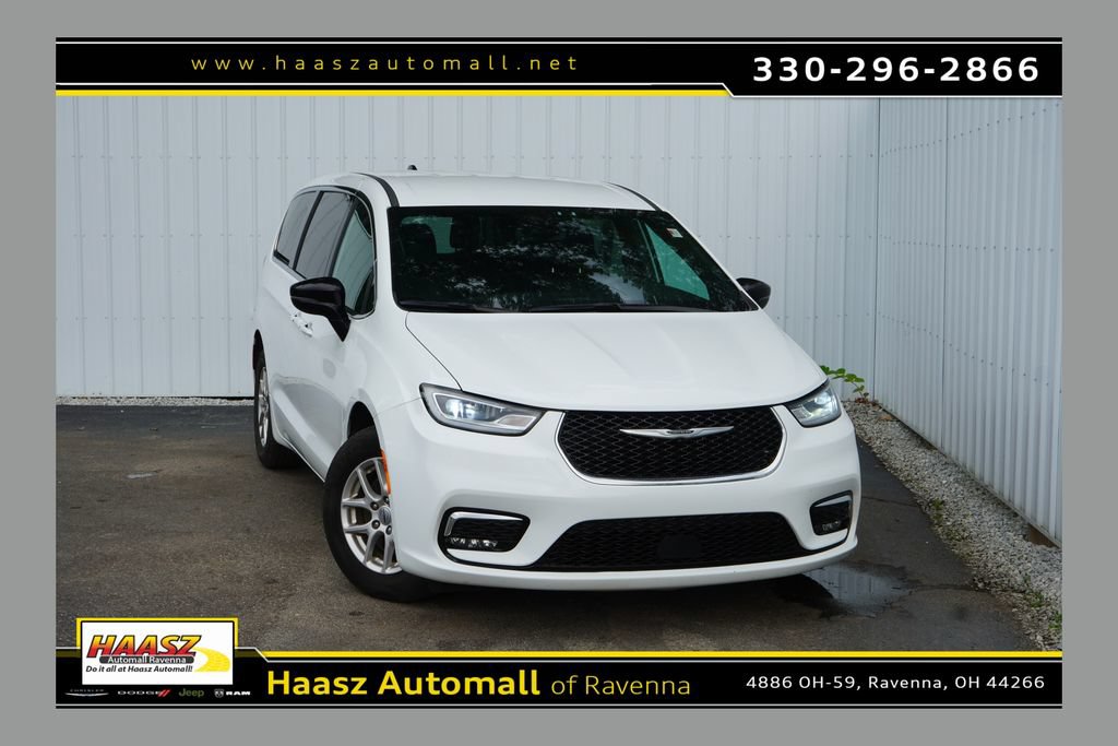 Used 2025 Chrysler Pacifica Select FWD image 1