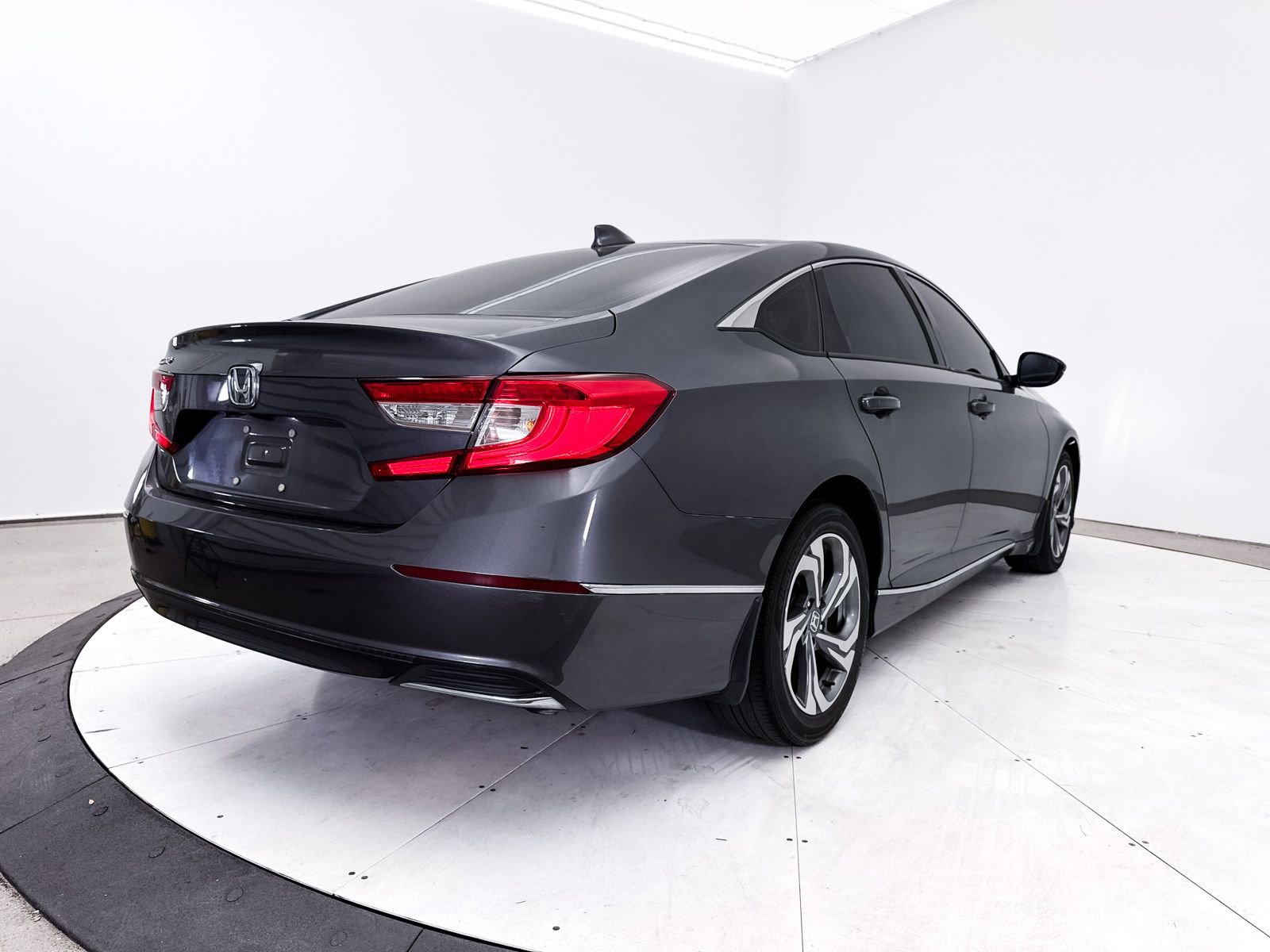 Used 2018 Honda Accord EX-L image 15
