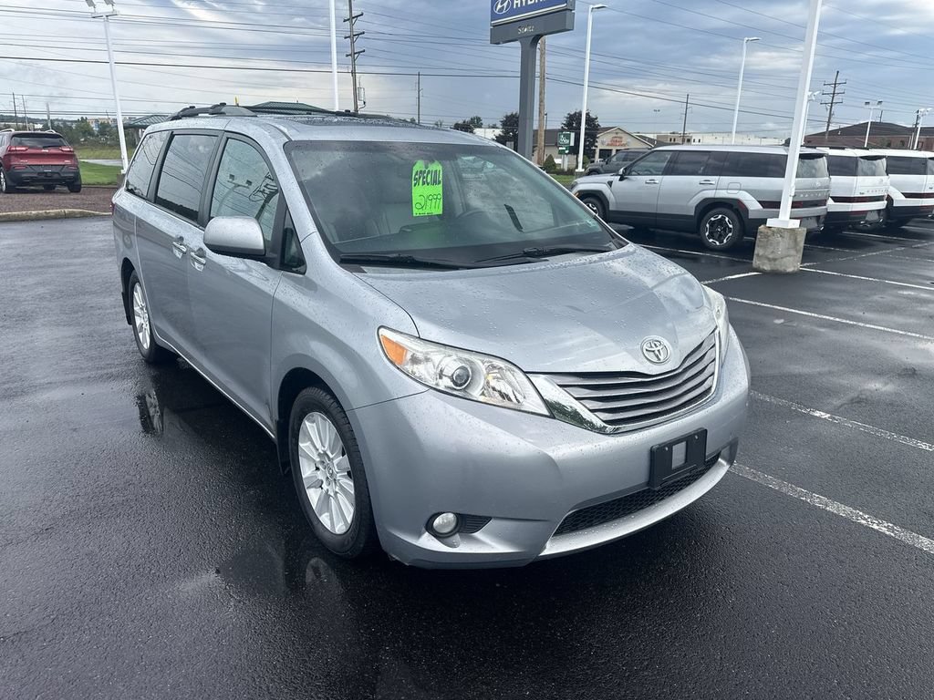 Used 2015 Toyota Sienna XLE Premium AWD/4WD image 1