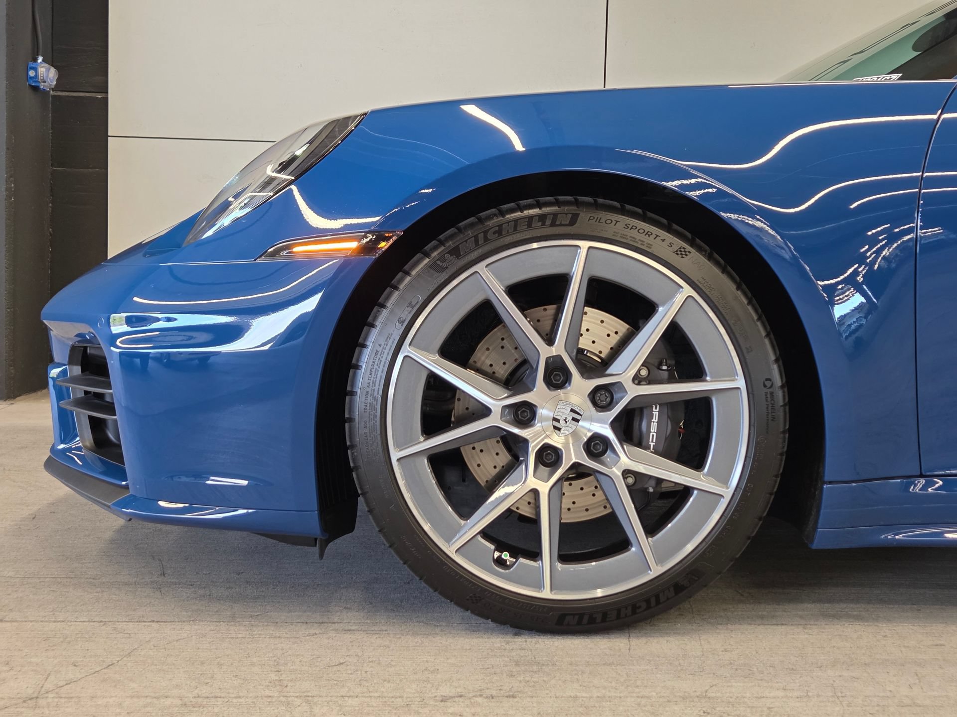 Certified 2025 Porsche 911 Carrera T RWD image 9